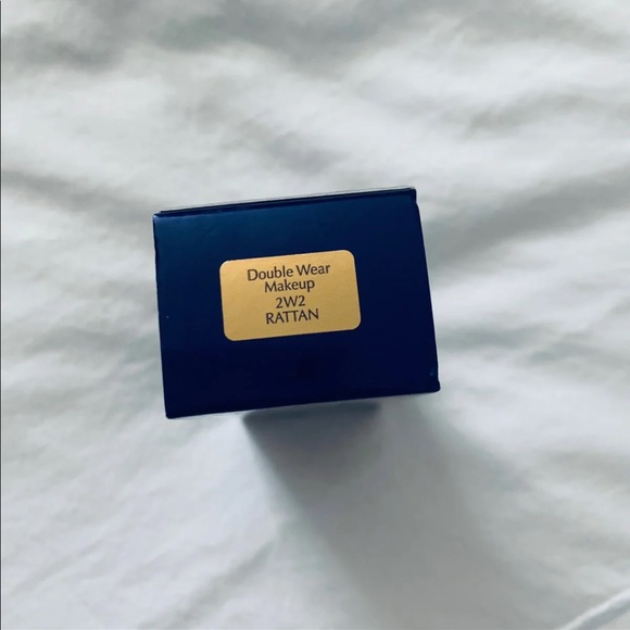 Water lauder double wear foundation - Picture 3 of 4